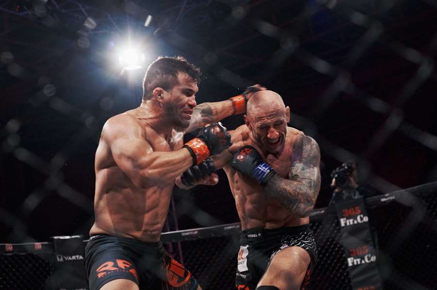 Tvrdá pyramida RFA. Král večera vyhrál tři MMA bitvy. I s urvaným bicepsem