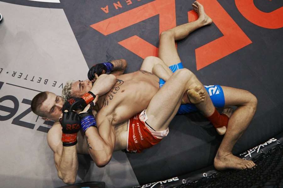 Brichtův zápas skončil v RFA nečekaně! Střelci se utrhli ze řetězu a lékař stále v kleci