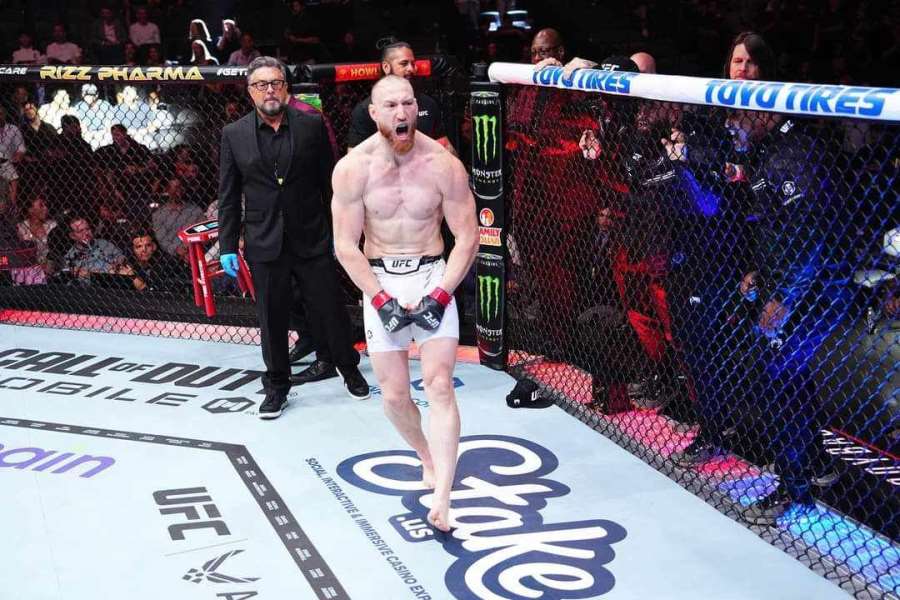 KO, pravačka jako granát. Američan z UFC uspal rivala mohutným nápřahem 