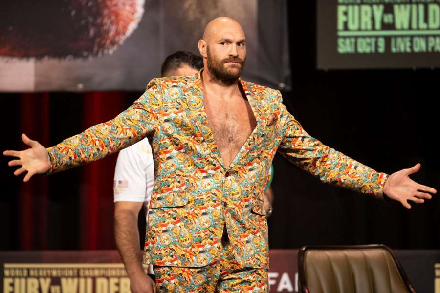 Fury si vyšel bez trika a v kiltu do ulic. Lidový šampion, šílí nadšením ve Skotsku