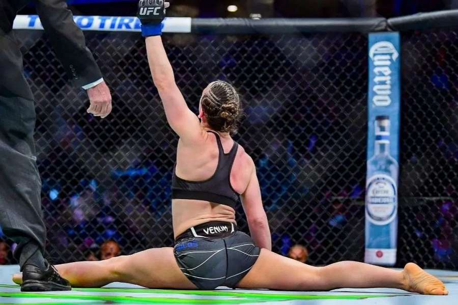 Divoška z UFC se vrací. Chce předvést show, na tréninku vrtěla hýžděmi