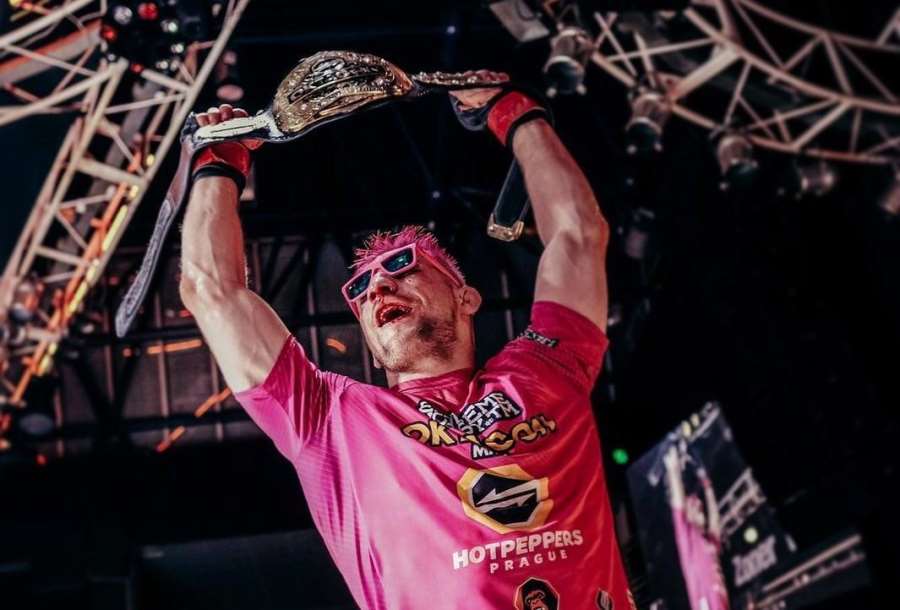 Jak Kozma dřel na titulovou bitvu a McGregora nepotkal. Měl štěstí, usmál se šampion