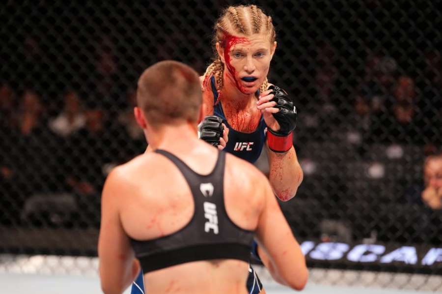 Tohle bolelo, srážka hlavami. Rudá lázeň v boji elitních žen UFC