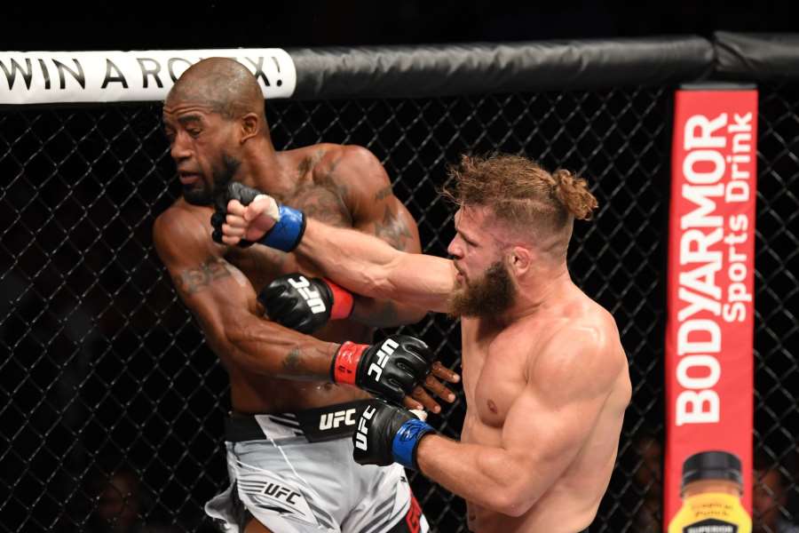 Totální řežba v UFC. Čekal válku a dostal 15 minut lásky bez kondomu
