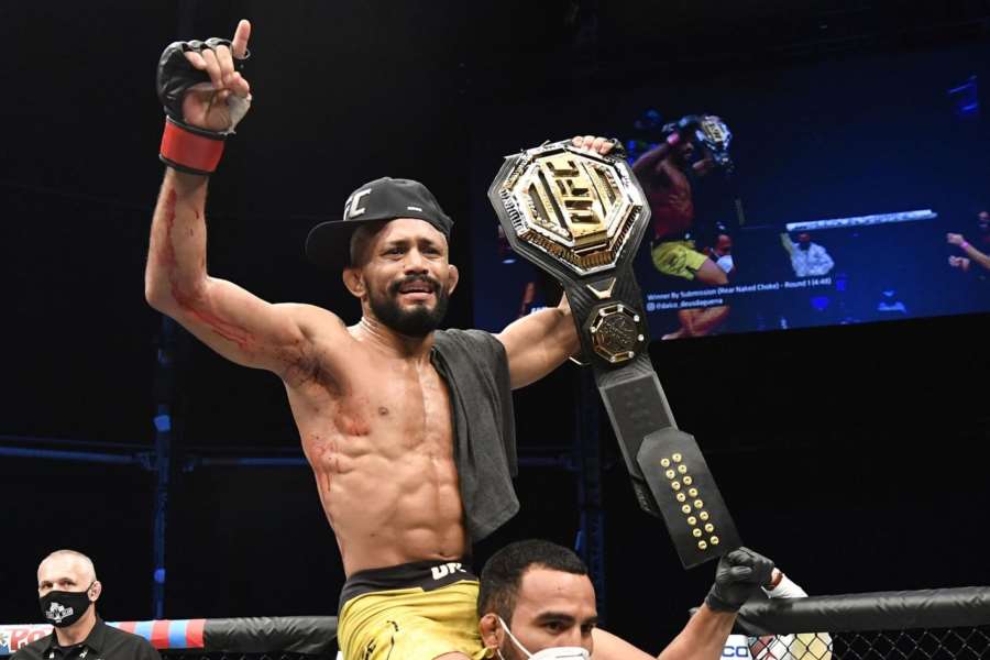 Ten zápas je jen vtip, bude to bitva o plastový pás, říká šampion o hledání nového krále v UFC