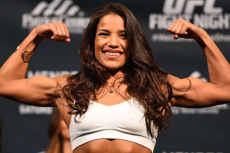 Nechci, aby dcera za pár let viděla mámu na Instagramu polonahou, má jasno šampionka UFC