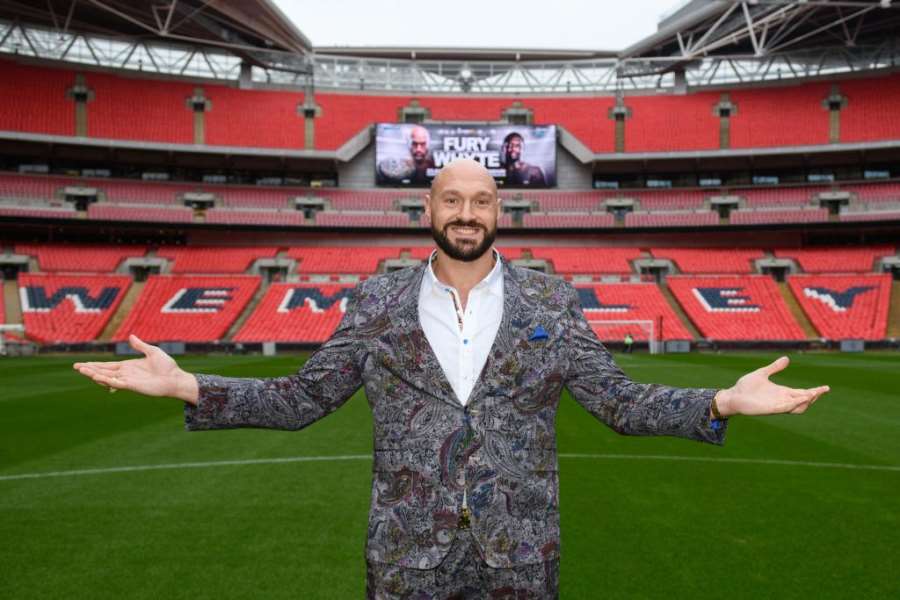Fury se vysmál slavnému rapperovi: Spláchl jsi 9 milionů do záchodu