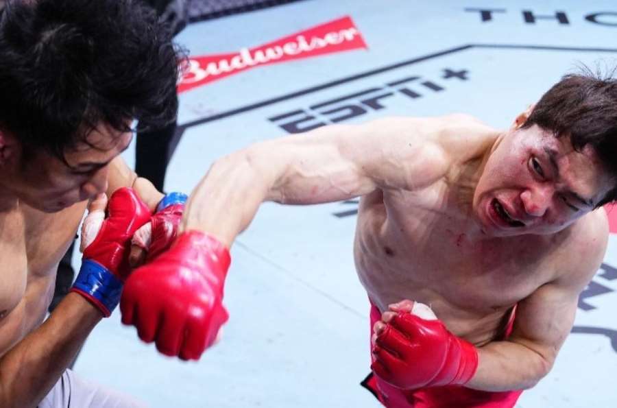 Takhle se bojuje o UFC. Asiaté se dohodli na nemilosrdné přestřelce a překvapili sudího