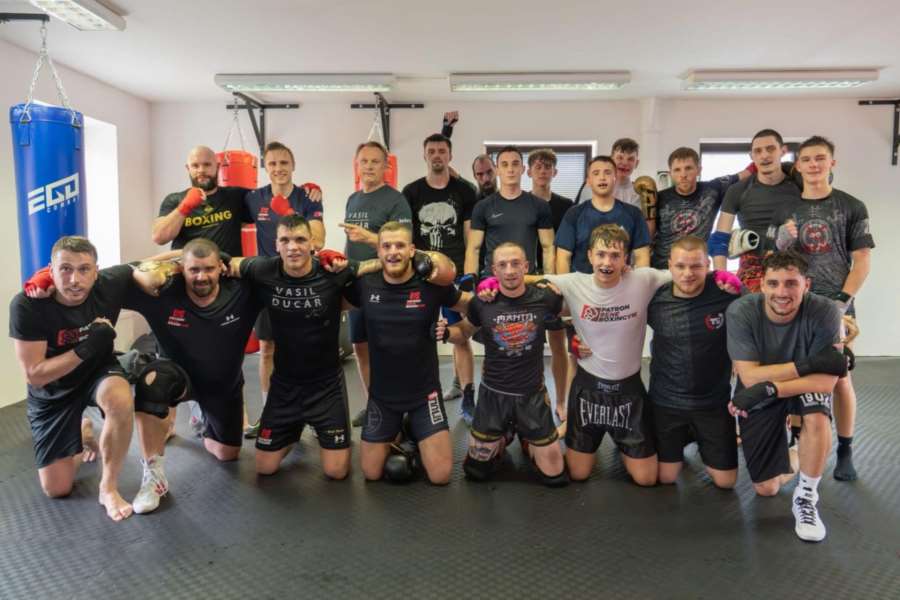 Ducár a velká sportovní sobota v Benešově. Peklo se i prase