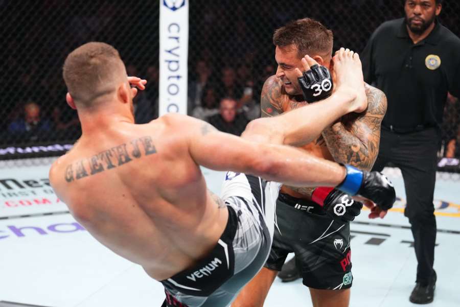 Pekelný kop na hlavu rozlomil ledy. Americký diamant UFC bude zářit mezi žraloky