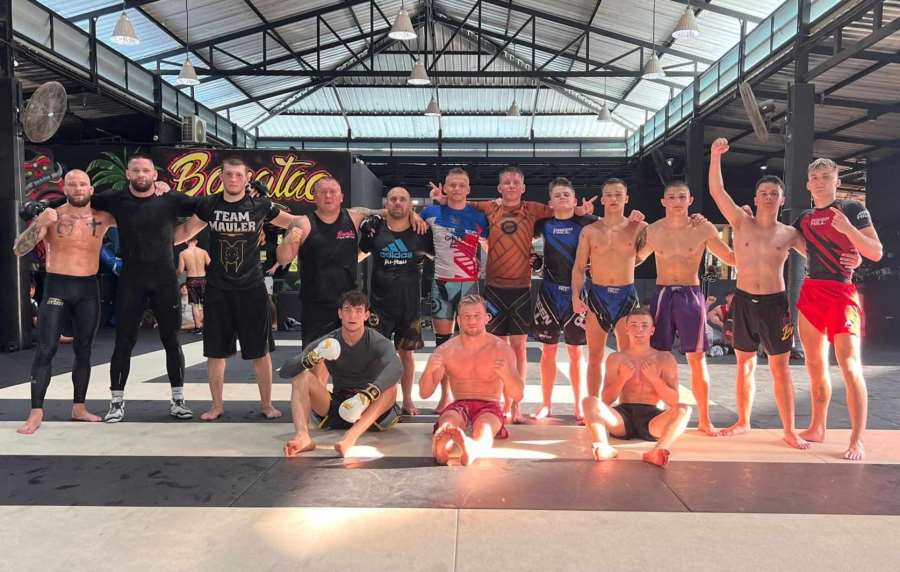 Česká MMA výprava vyrazila makat na Phuket. Přiletí také Procházka 