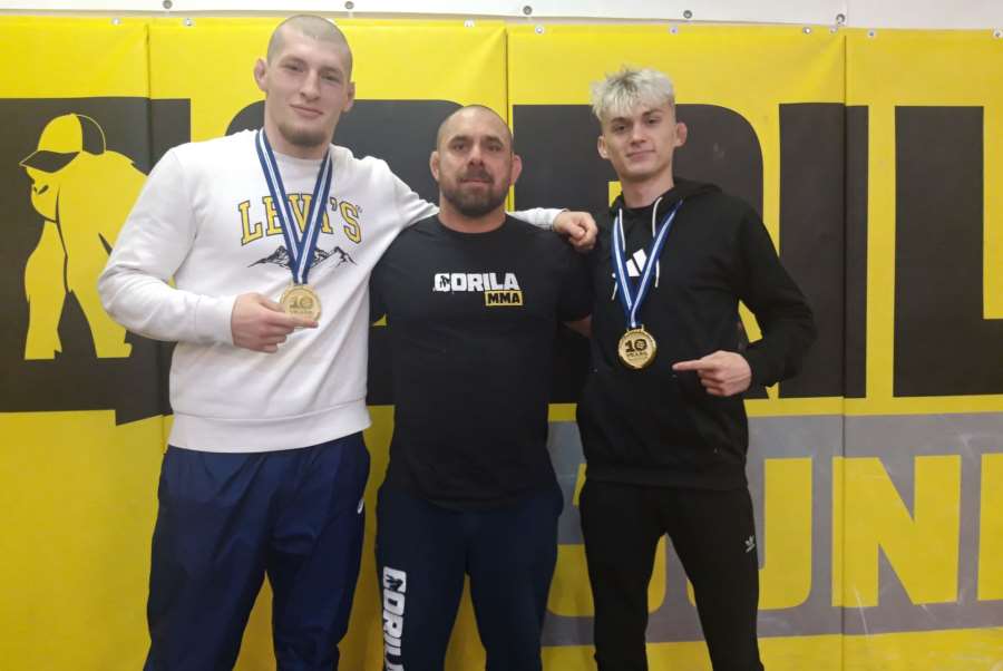 Souznění tvrdých duší v MMA. Zlatá odměna a Procházka jako inspirace