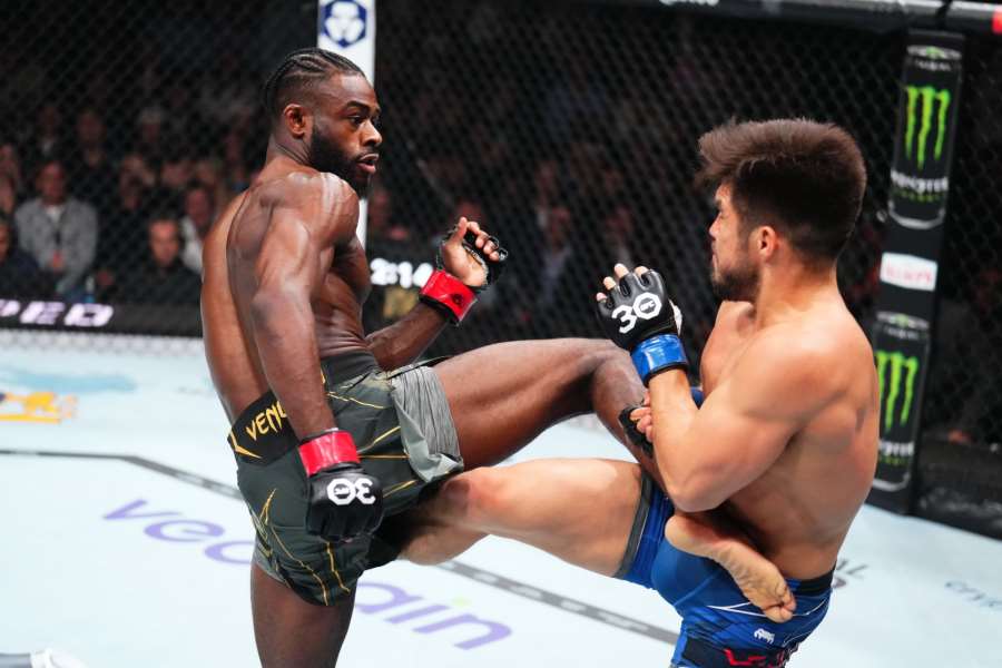 Nečekaný adrenalin v kleci UFC. Vyhoďte ho, teď už ani tatík tvůj zadek nezachrání, rozdováděl se šampion