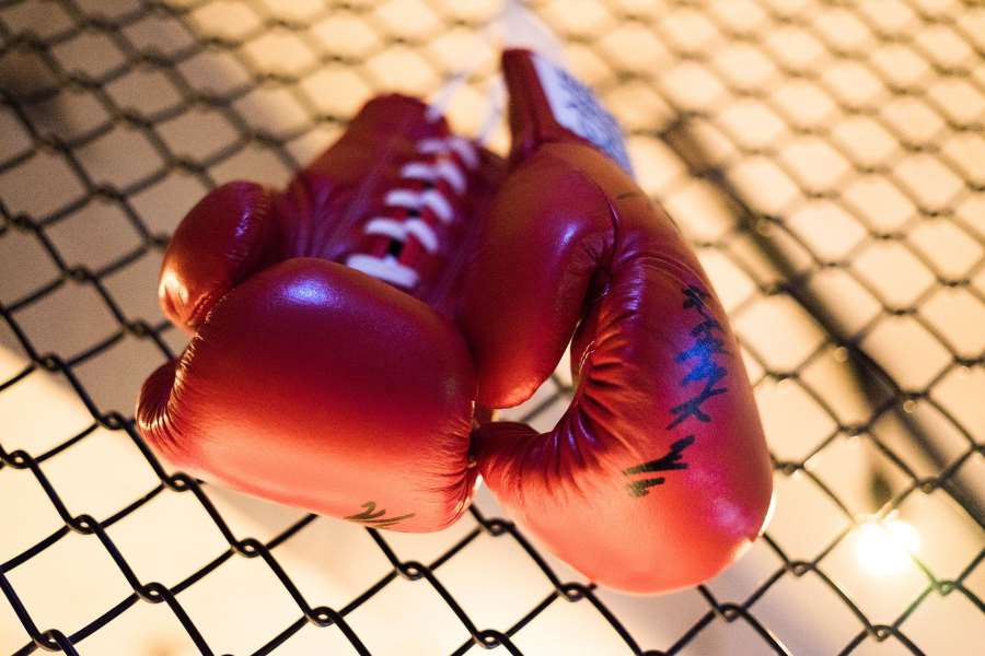 Boxer šokoval. Soupeře čapl a hodil ho na zem. Povedený takedown z MMA