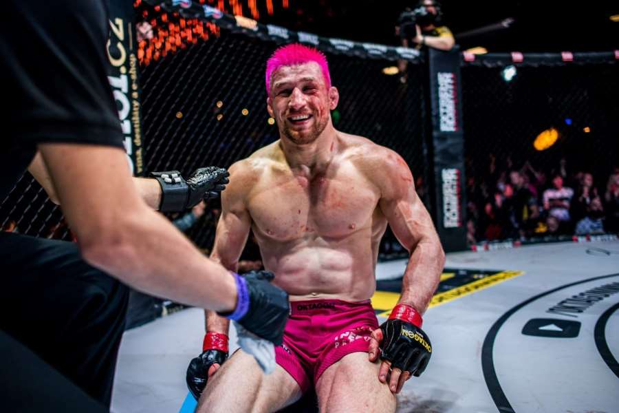 Na střední škole byl Kozma mistrem taháků, z karate ale propadl