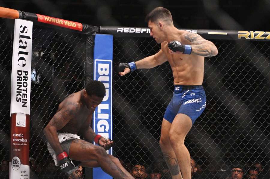 Demoliční bouře v UFC, KO po 37 sekundách. Argentinec kopem uspal soupeře