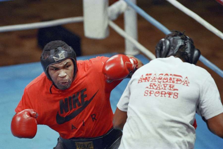 Mike Tyson se pochlubil fantastickou formou. Nepatří do starého železa