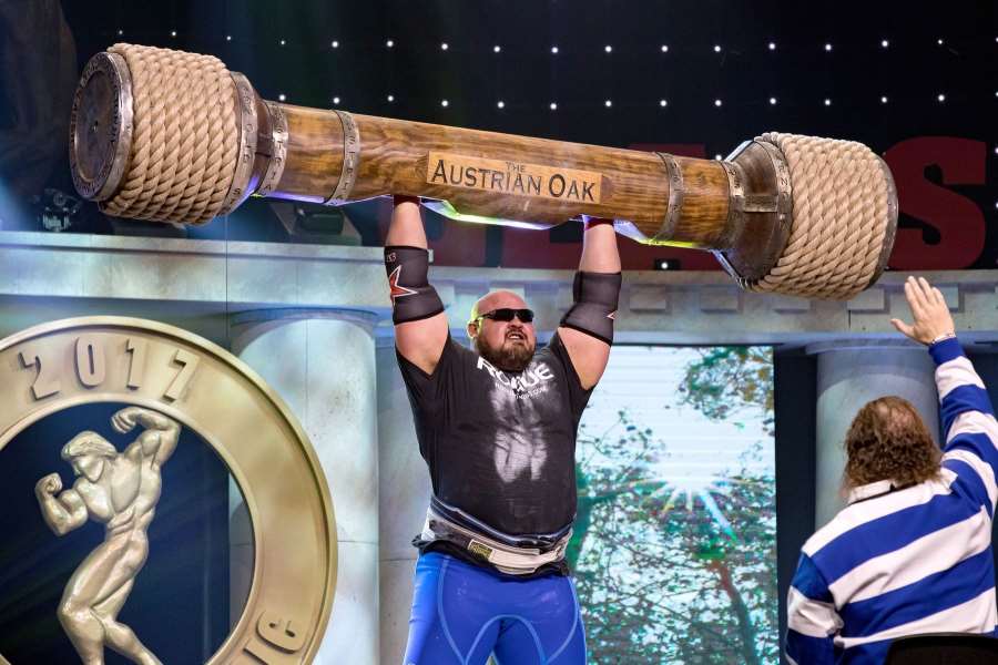 Další obr míří do MMA. Čtyřnásobný nejsilnější muž světa váží 190 kilo