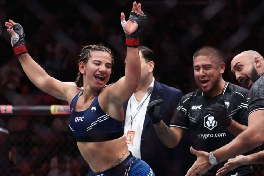 Získala výhru, vyšpulila zadek. Jihoameričanka z UFC slavila tradičním způsobem