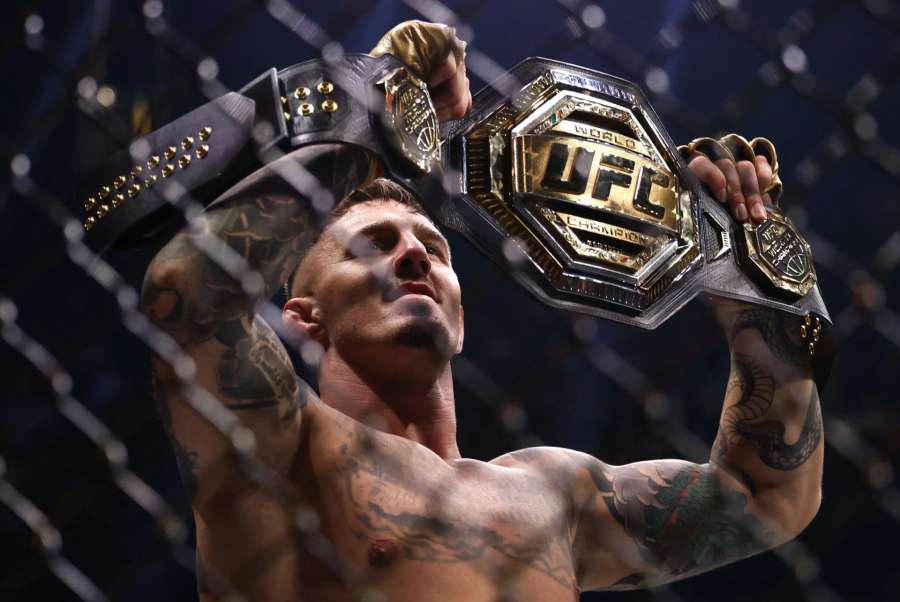 Jones odešel do důchodu, teď jsem pravým králem já, hlásí šampion UFC