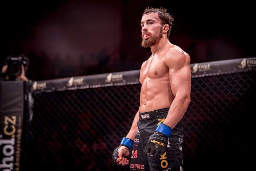 Nevěsím hlavu na hřebík. V UFC nekončím, ani se končit nechystám, vzkázal Klein