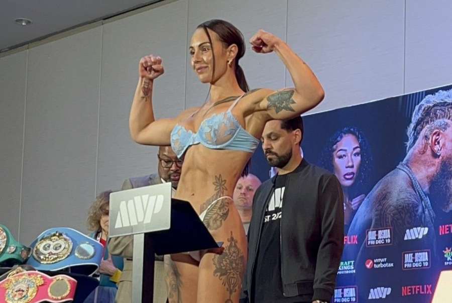 Provokuje. Boxerská šampionka se předvedla bez podprsenky 