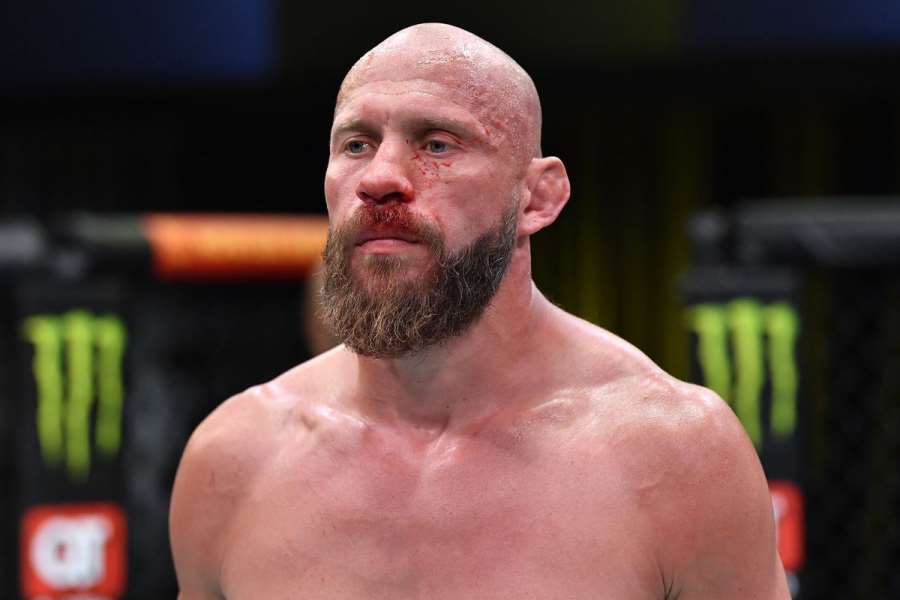 Legendární Kovboj z UFC osedlal býka a narazil. Utrhl si biceps, na sítě přidal důkaz