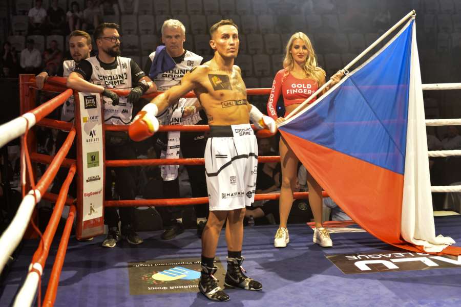 Nejlepší český boxer stále neporažen, ve Švýcarsku dominoval