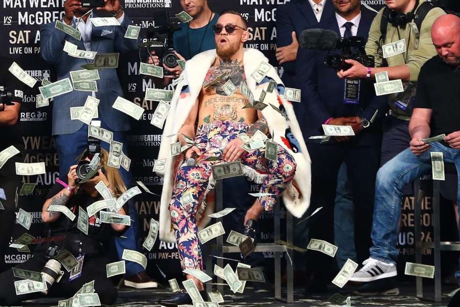 Téměř dva miliony za lístek. Na comebacku McGregora se snaží vydělat každý