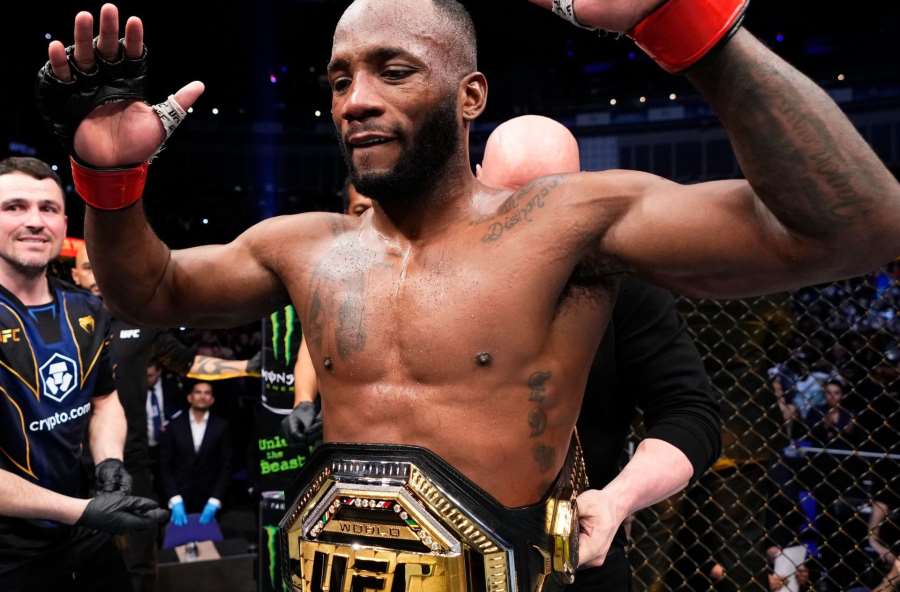 Táta šampiona UFC byl zapojen do války gangů, on jako dítě nic neměl. Teď získal srdce Anglie