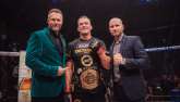 Šampion s majiteli organizace OKTAGON MMA...