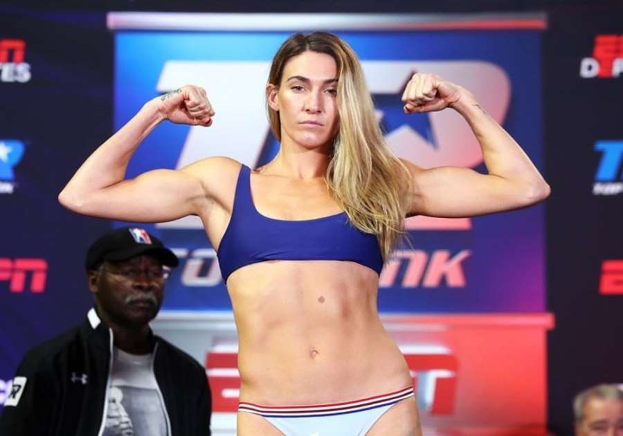 Krásná boxerka demoluje konkurenci! Dokáže ji vůbec někdo zastavit?
