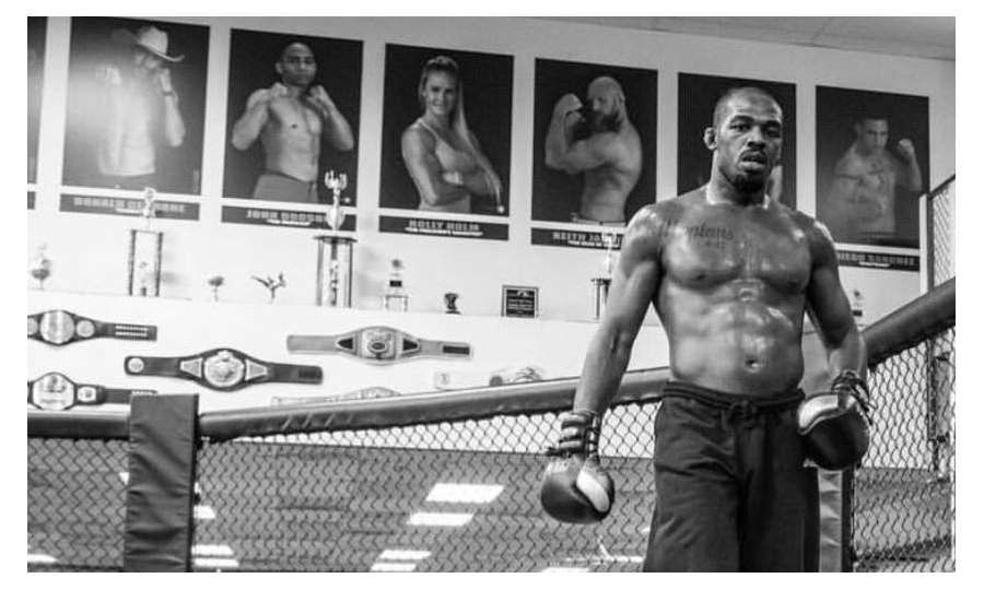 Odvážný Jones hodil UFC udičku: 220 milionů za zápas je málo