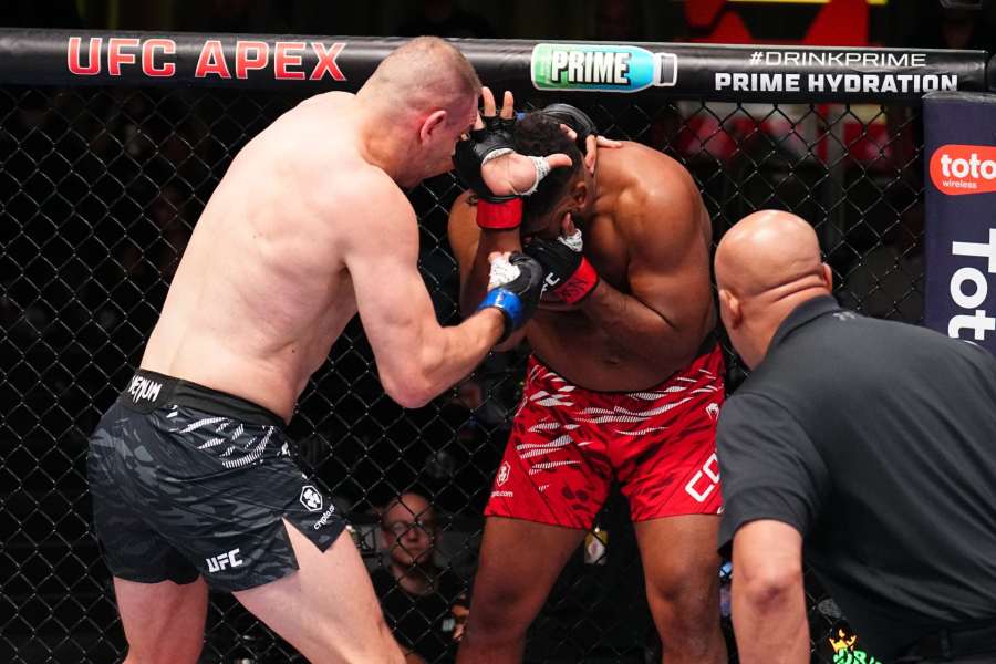 Porušila se pravidla a já byl okraden, zlobí se obr z UFC