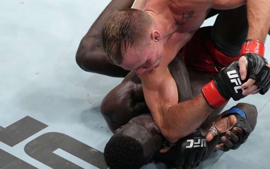 Tohle jste neviděli ani v Rockym! UFC uchvátila řež plná zmrtvýchvstání