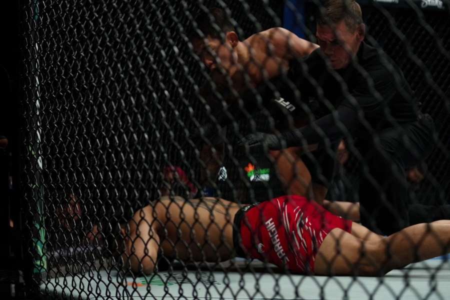 Jednou ranou soupeře v UFC uspal. Pak přidal zbytečnou, leč důraznou tečku