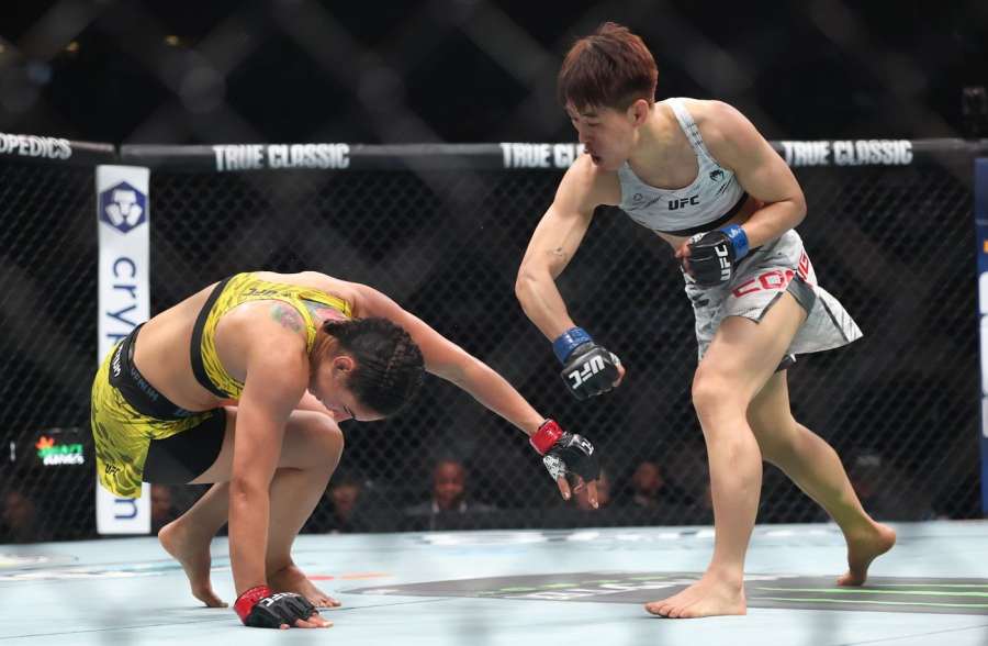 Kráska z UFC padla, soupeřka jí rozštípala nohu