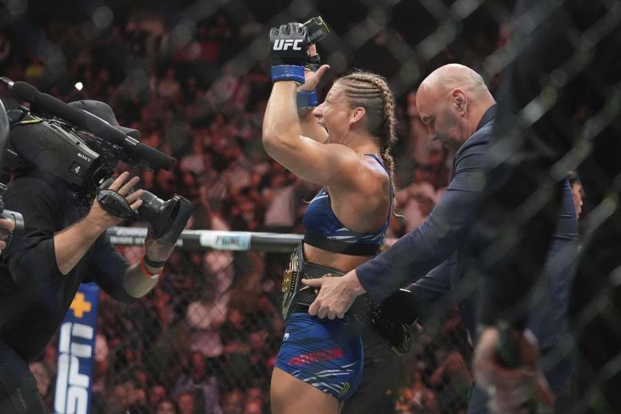 UFC má novou královnu. Ta objala šéfa, pak vyzvala legendu