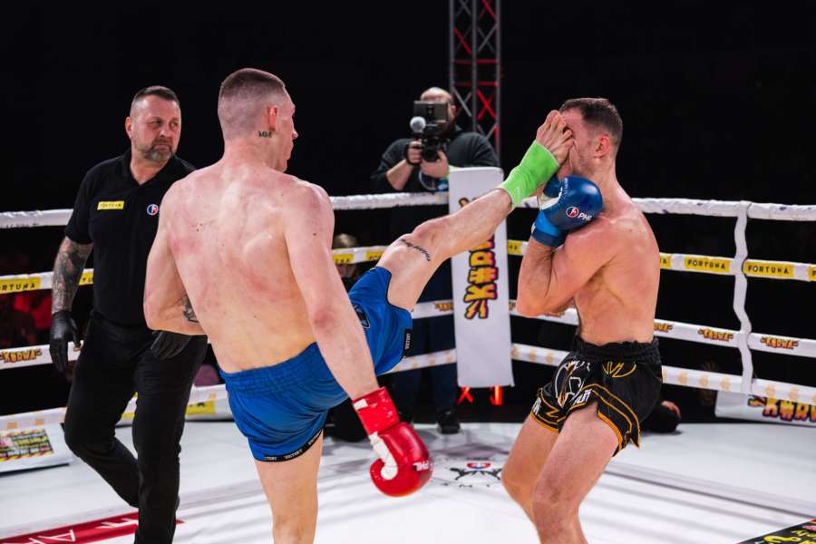 Šampion udělal ze soupeře sekanou. Po drtivém vítězství si opět řekl o Siváka