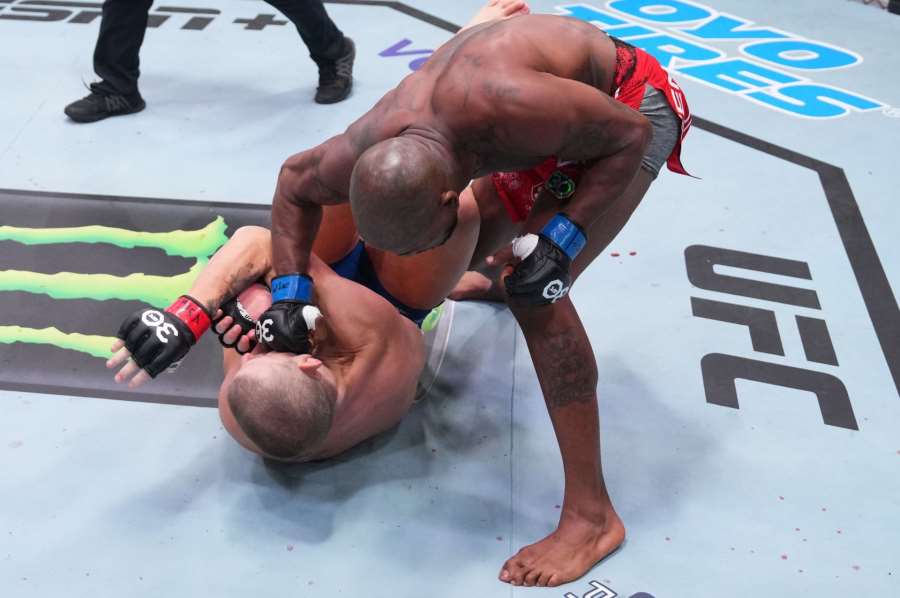 Šok v UFC. Americký veterán setnul nastupující hvězdu za půl minuty