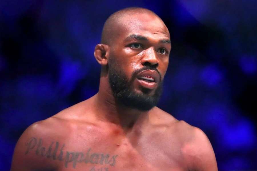 Jones utekl před postrachem UFC, poté vychválil čečenského vůdce