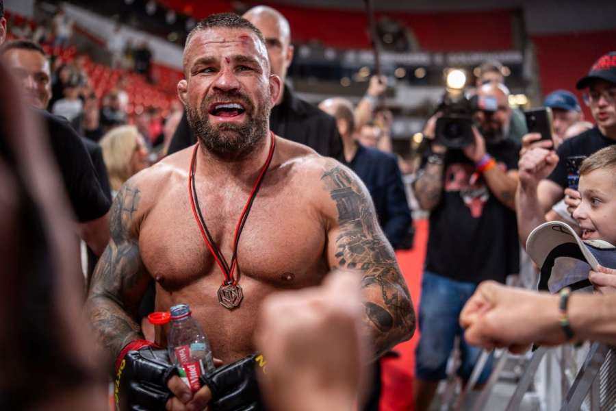 Vémola plánuje comeback s McGregorem. Za výplatu z Edenu nakupoval rozumně