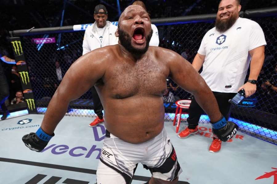 Drtivý dopad. 120kilový obr z UFC skákal v kleci, při dopadu si pochroumal nohu