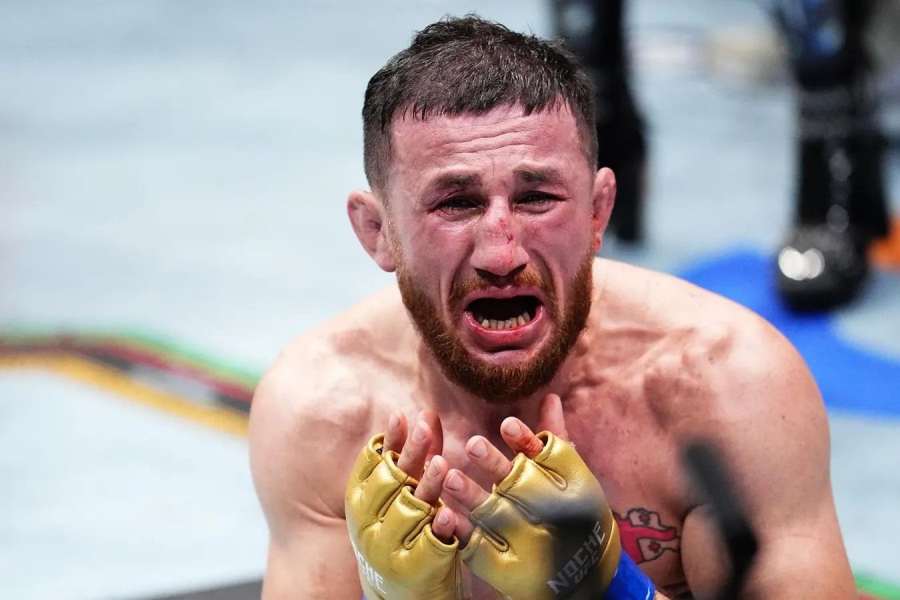 Schytal koleno do nosu a nastal problém. Bývalý šampion UFC musel do nemocnice 