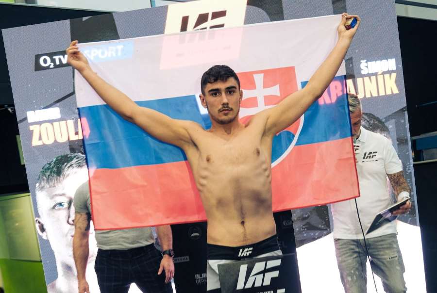 Z fotbalové branky do MMA klece. Matěj má skvělou muskulaturu, chválí Slovák českého soka
