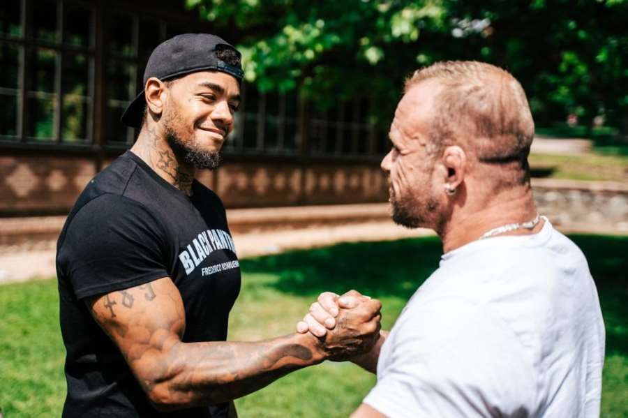 Pozoruhodná sestava pro MMA galavečer v Plzni. Kulturista, olympijský zápasník i děti