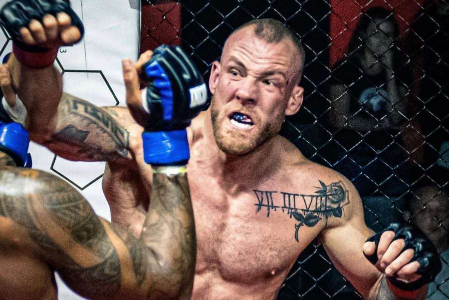 MMA bojovník se stal hrdinou. Ve škole bojoval a zneškodnil třímetrového krokodýla