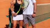 Rok 2020 a začíná mě bavit tenis. Víc než bojové sporty. Na fotce s trenérem Honzou Kopačkou.