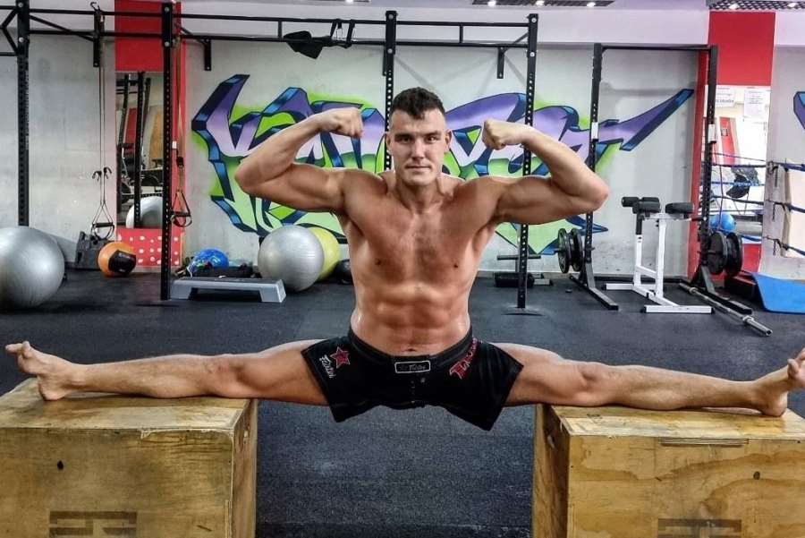 Srážka s King Kongem, pak titulový souboj! Zpomalený film mě chtěl něco učit? usmál se Možný při zmínce o Cvernovi
