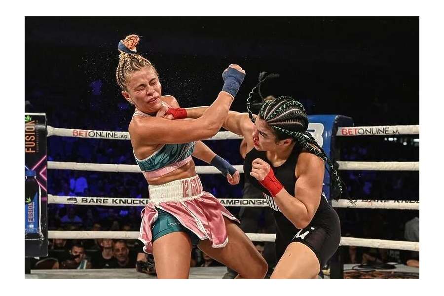 Sexy bitva zná vítězku. Ostovichová plakala štěstím, zklamaná VanZantová utekla do šatny